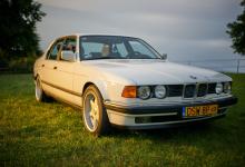 BMW 735i (E32) Przód/Bok Zachód Słońca