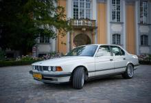 BMW 735i (E32) Bok/Przód Książ